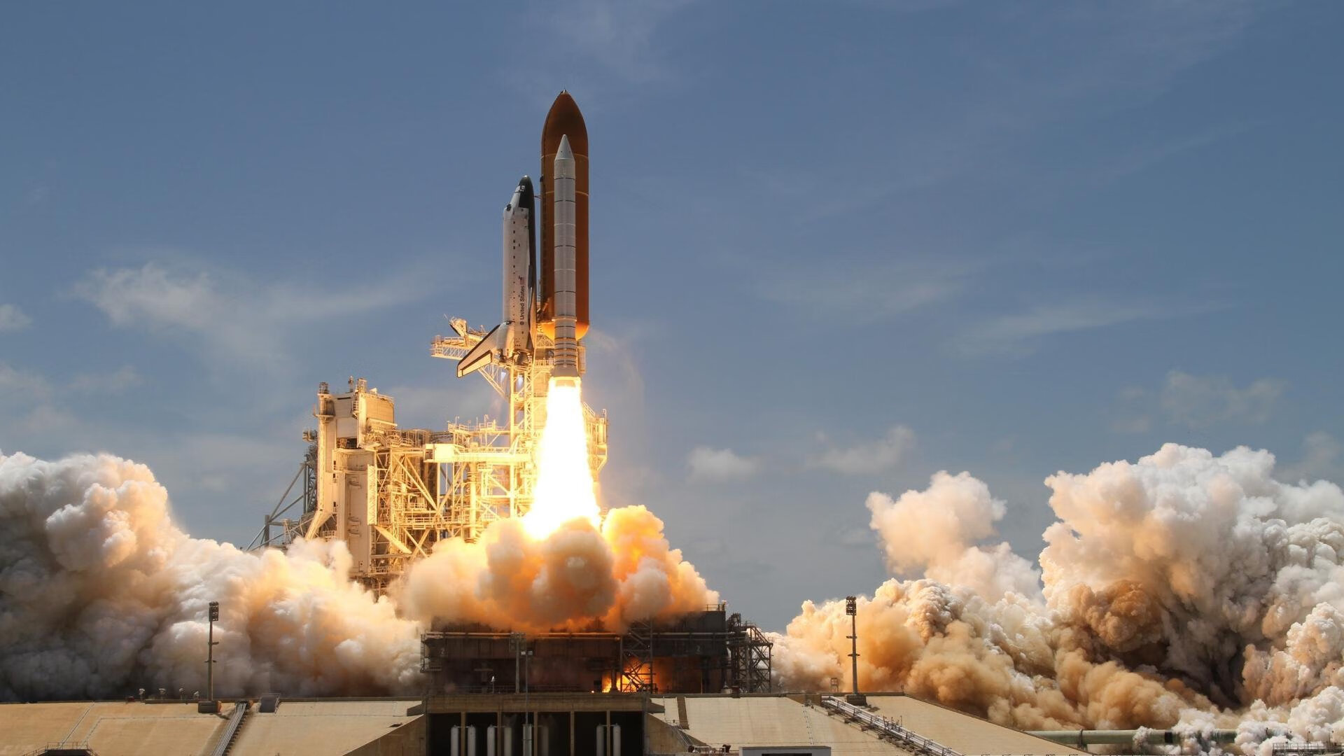 开云电竞平台注册-_遥控运动艇：水上速度感突破极限_，遥控竞速艇