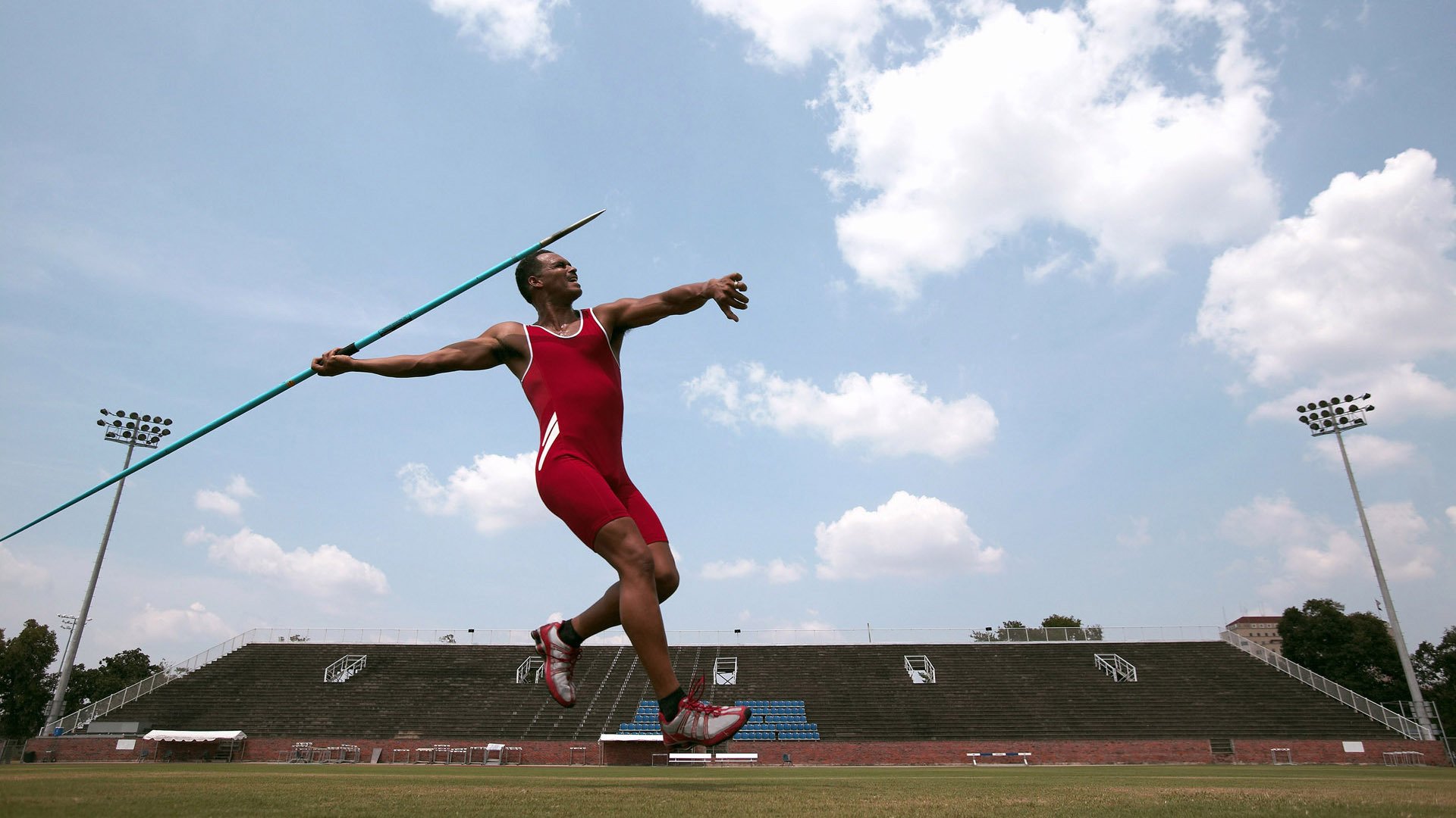 开云体育登录网站入口-英超终极对抗：每一击都充满战斗的激情，英超打法
